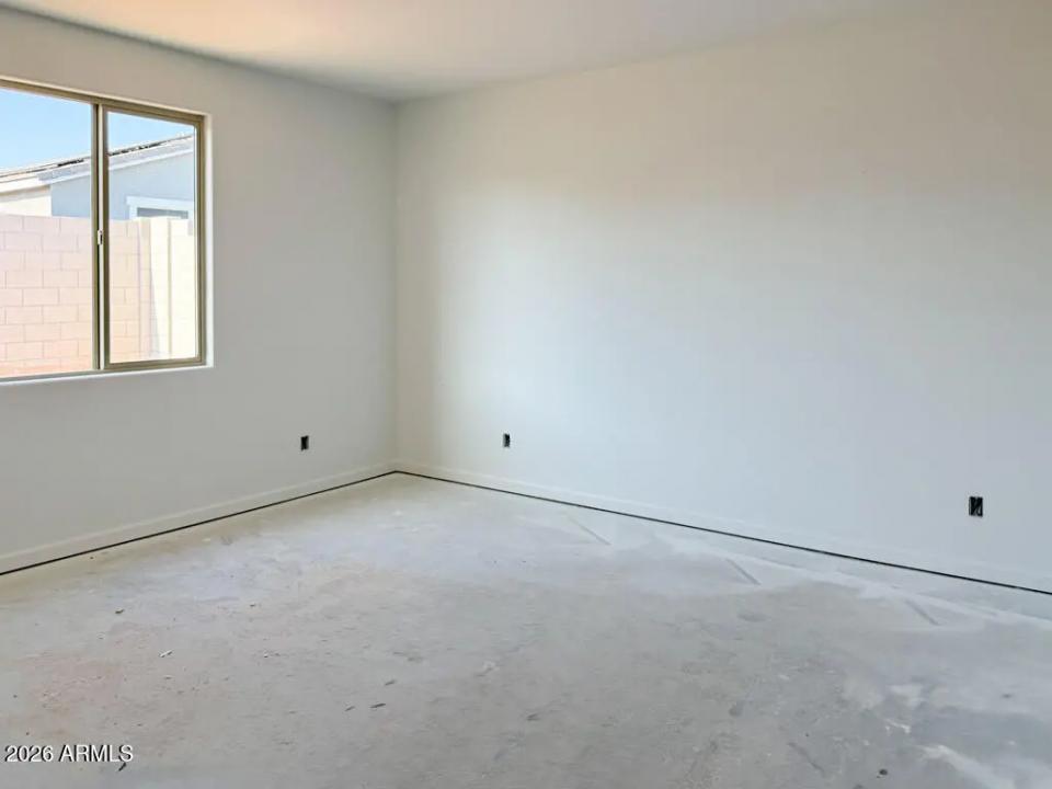 Real Estate Picture 7
