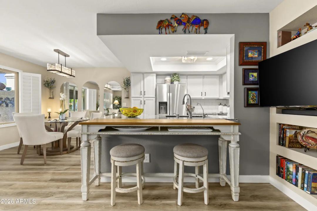 Real Estate Picture 11