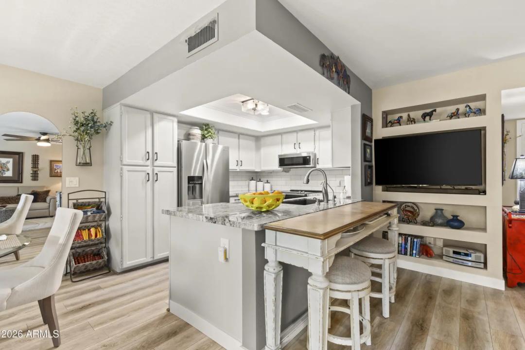 Real Estate Picture 9