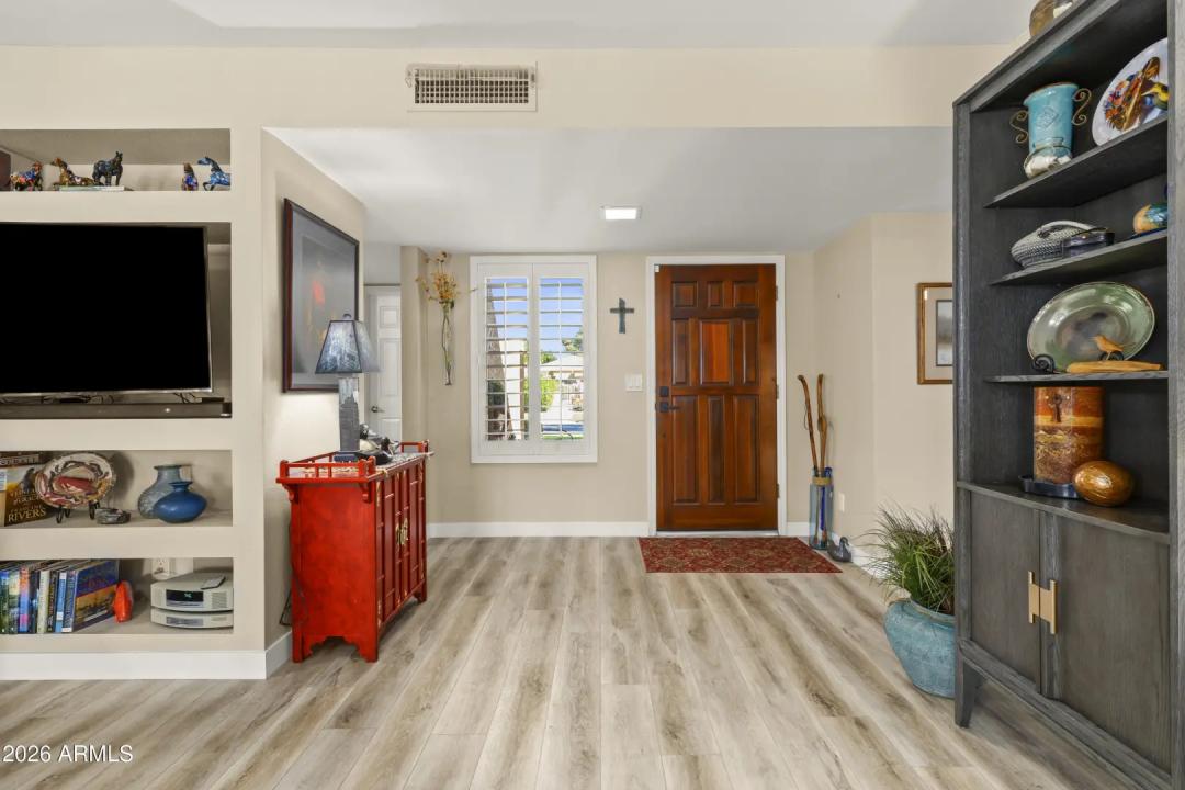 Real Estate Picture 5