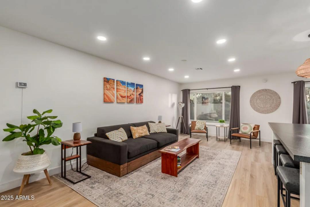 Real Estate Picture 3