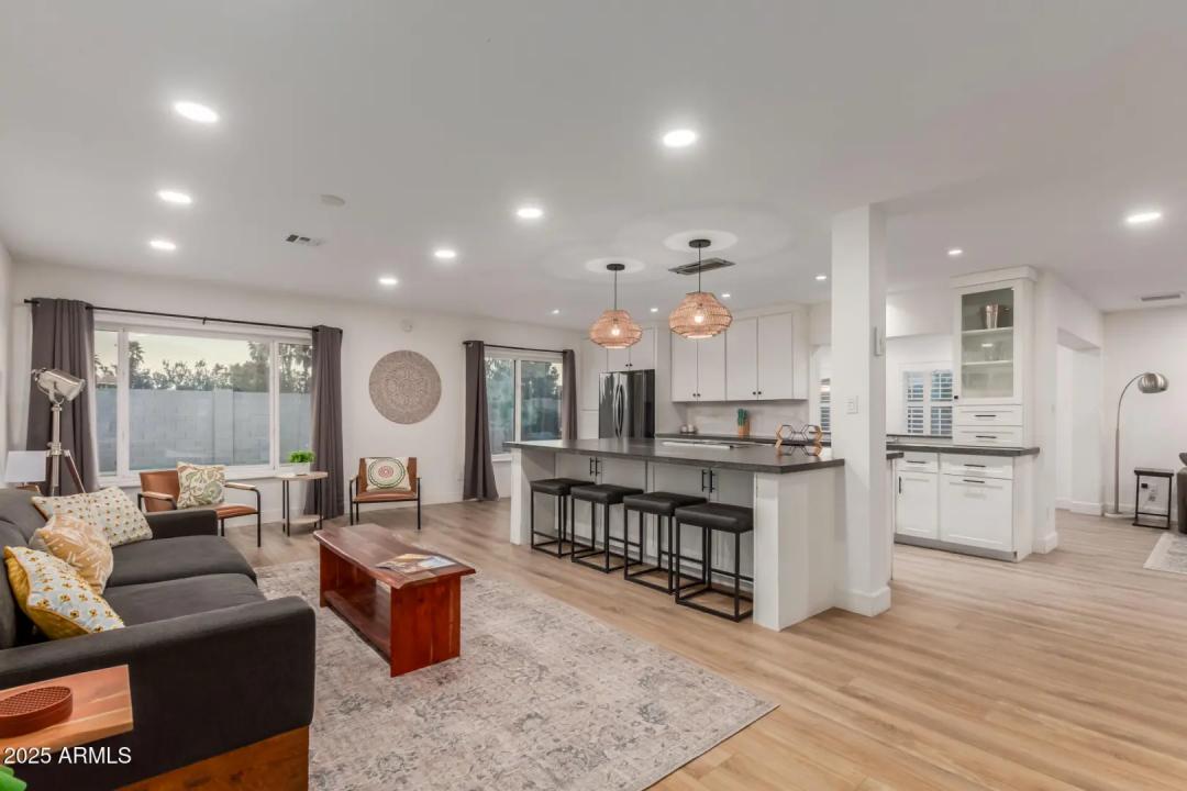 Real Estate Picture 4