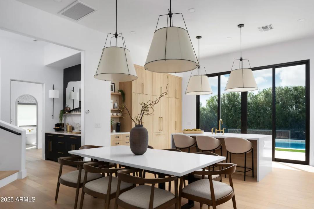 Real Estate Picture 5