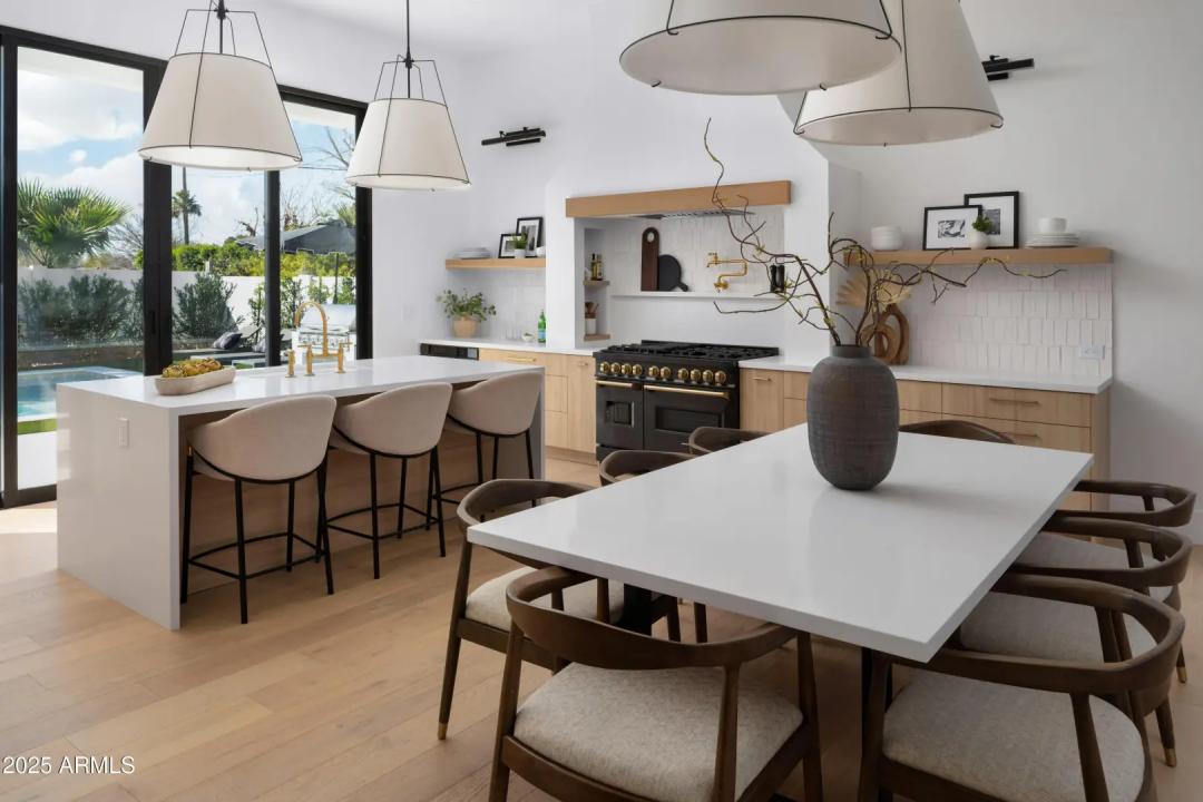 Real Estate Picture 7