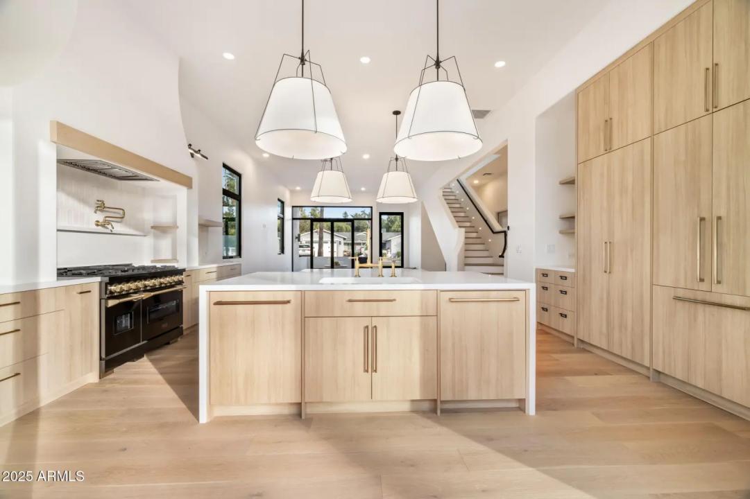 Real Estate Picture 11