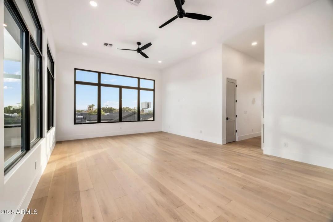 Real Estate Picture 22