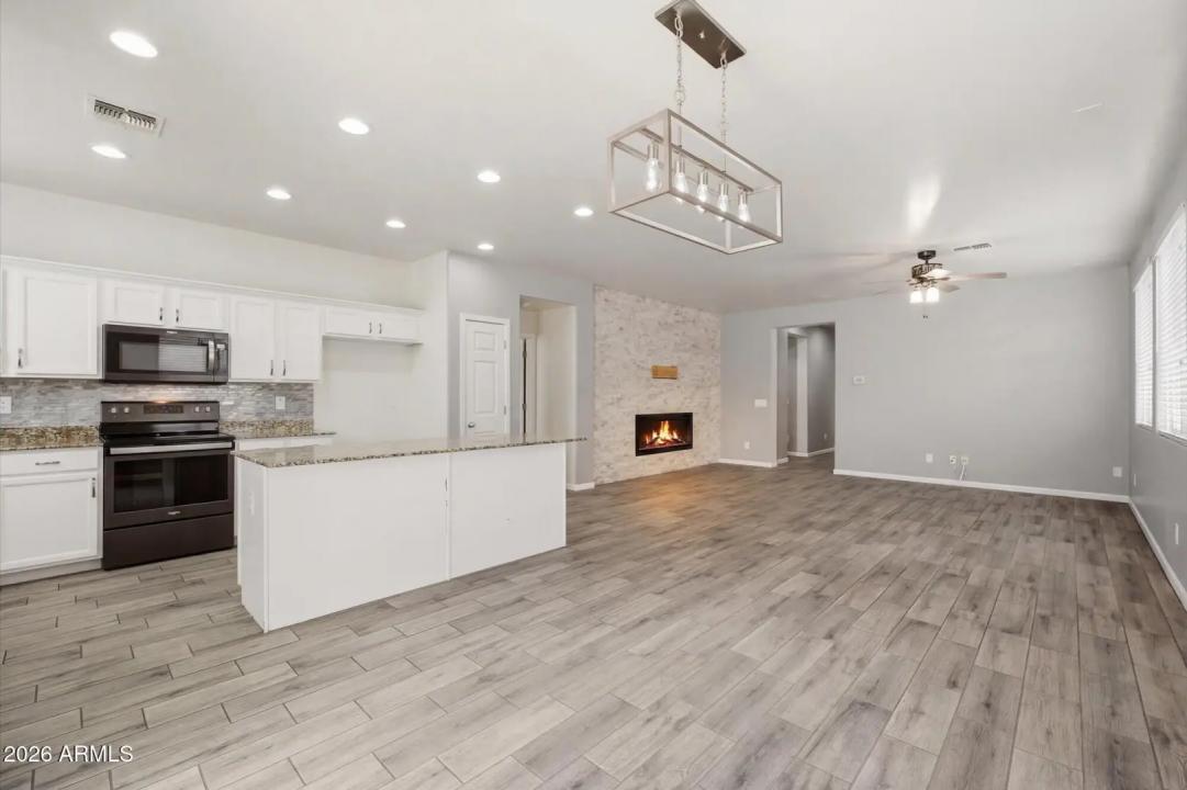 Real Estate Picture 3