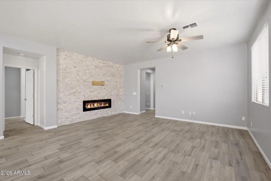 Real Estate Picture 4