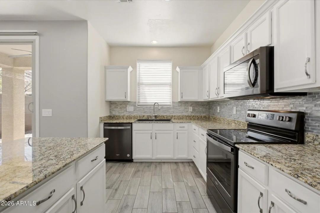 Real Estate Picture 12