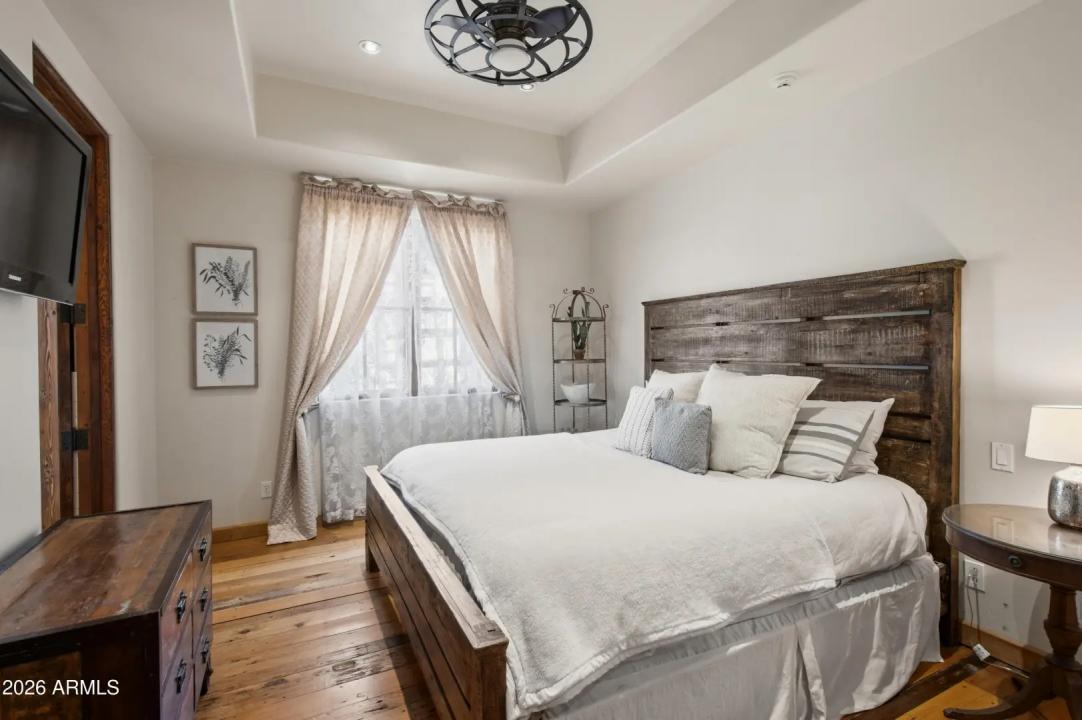 Real Estate Picture 23