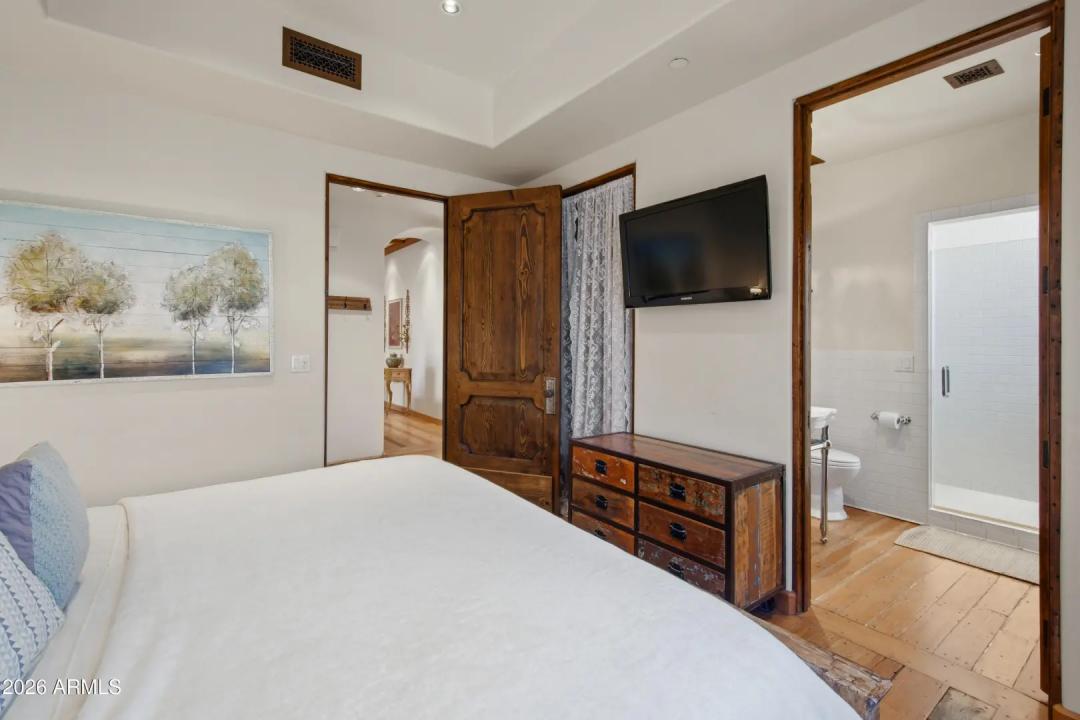 Real Estate Picture 24