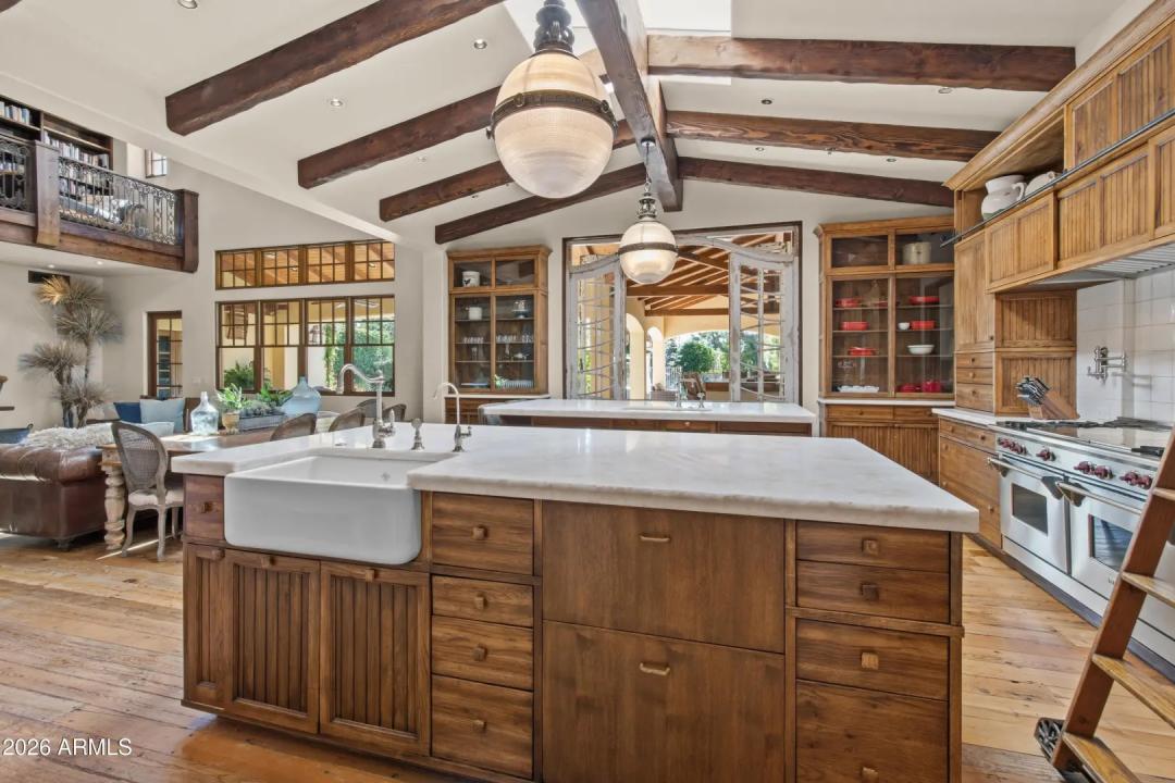 Real Estate Picture 16