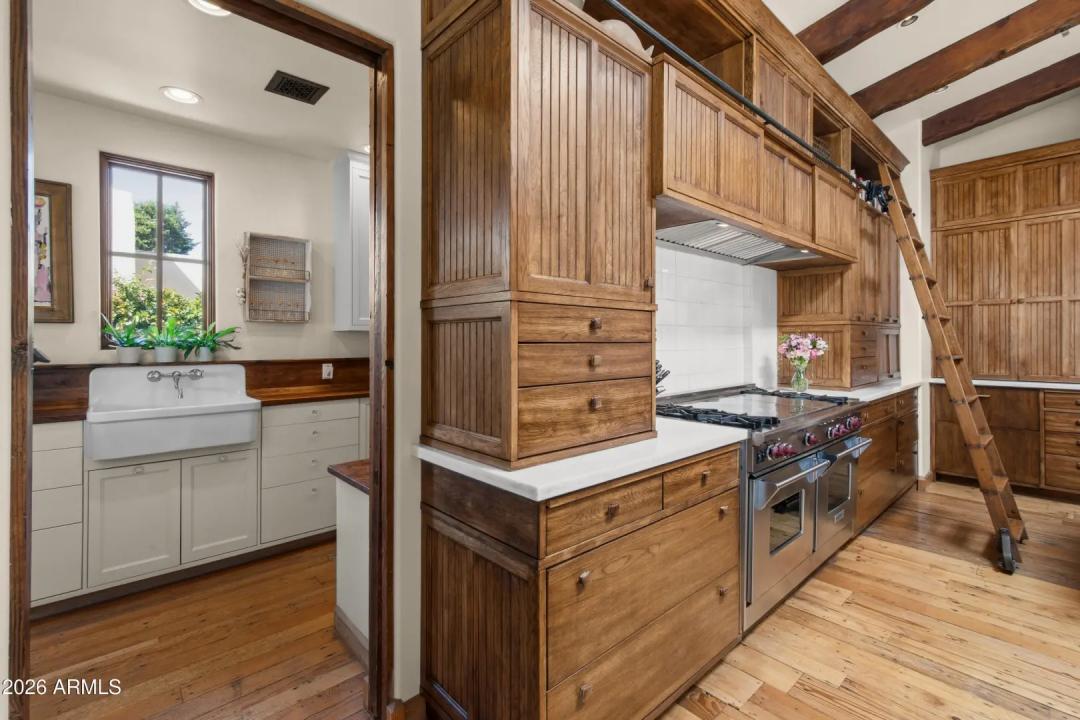 Real Estate Picture 19