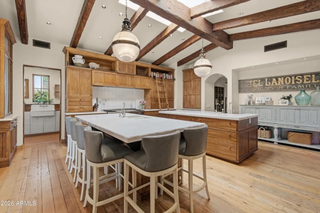 Real Estate Picture 17