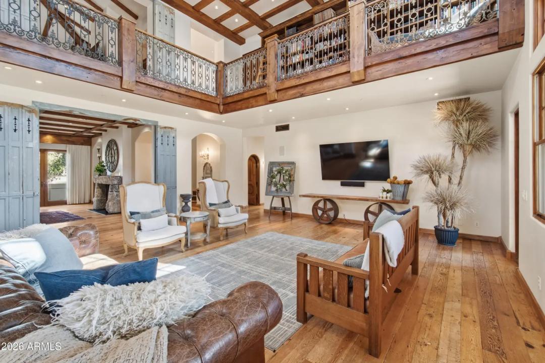 Real Estate Picture 12