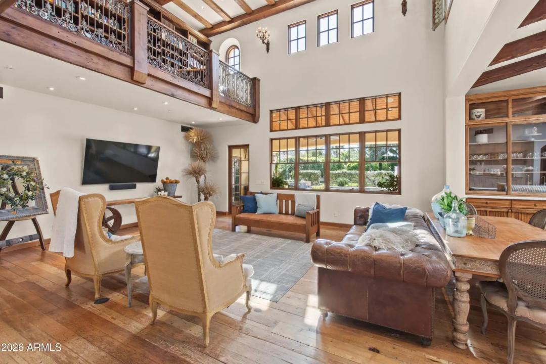 Real Estate Picture 11