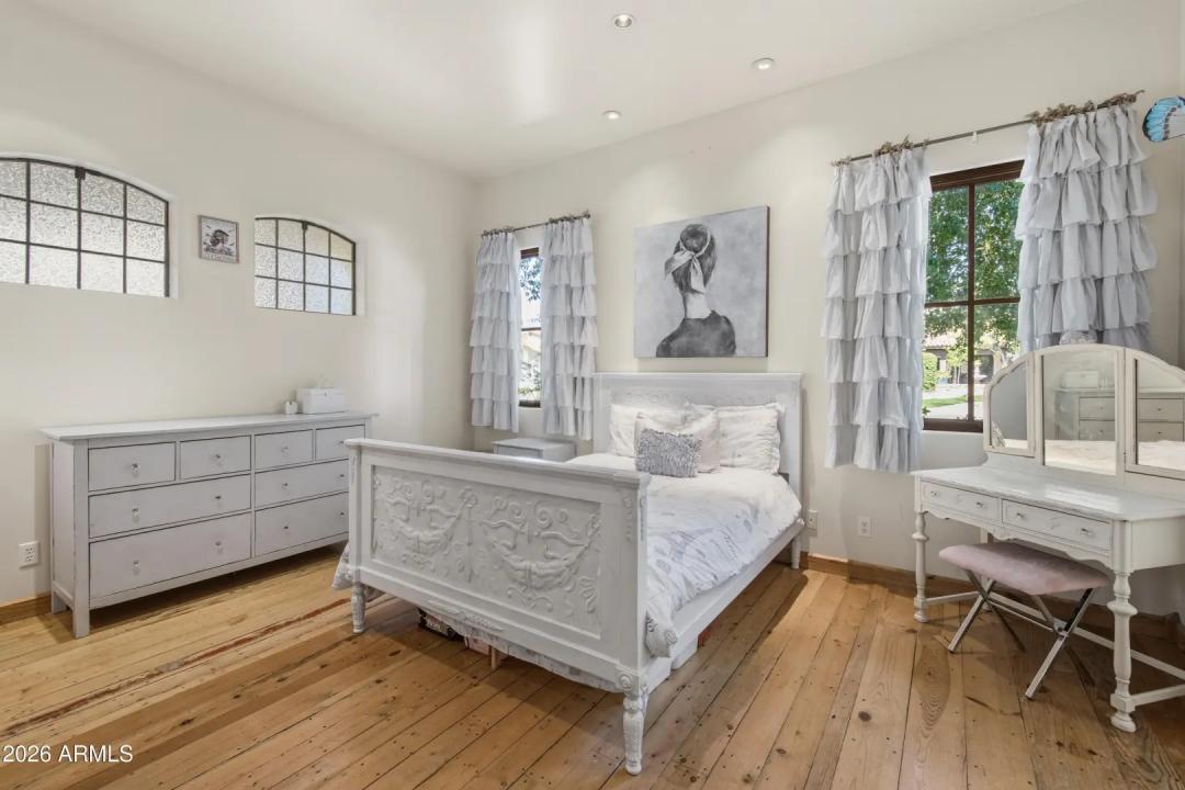 Real Estate Picture 35