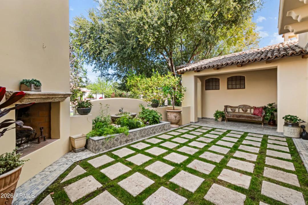 Real Estate Picture 5