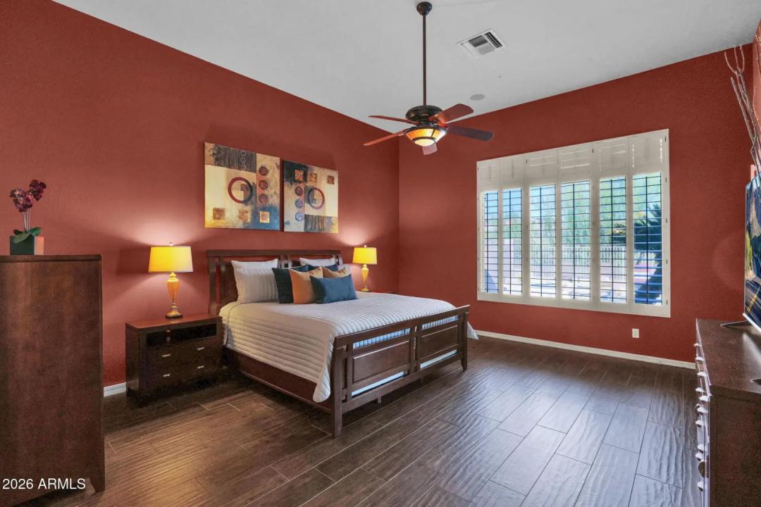 Real Estate Picture 24