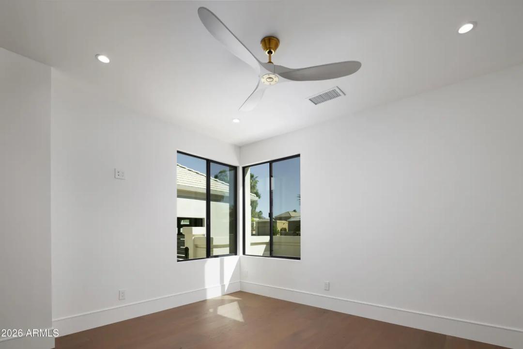 Real Estate Picture 22