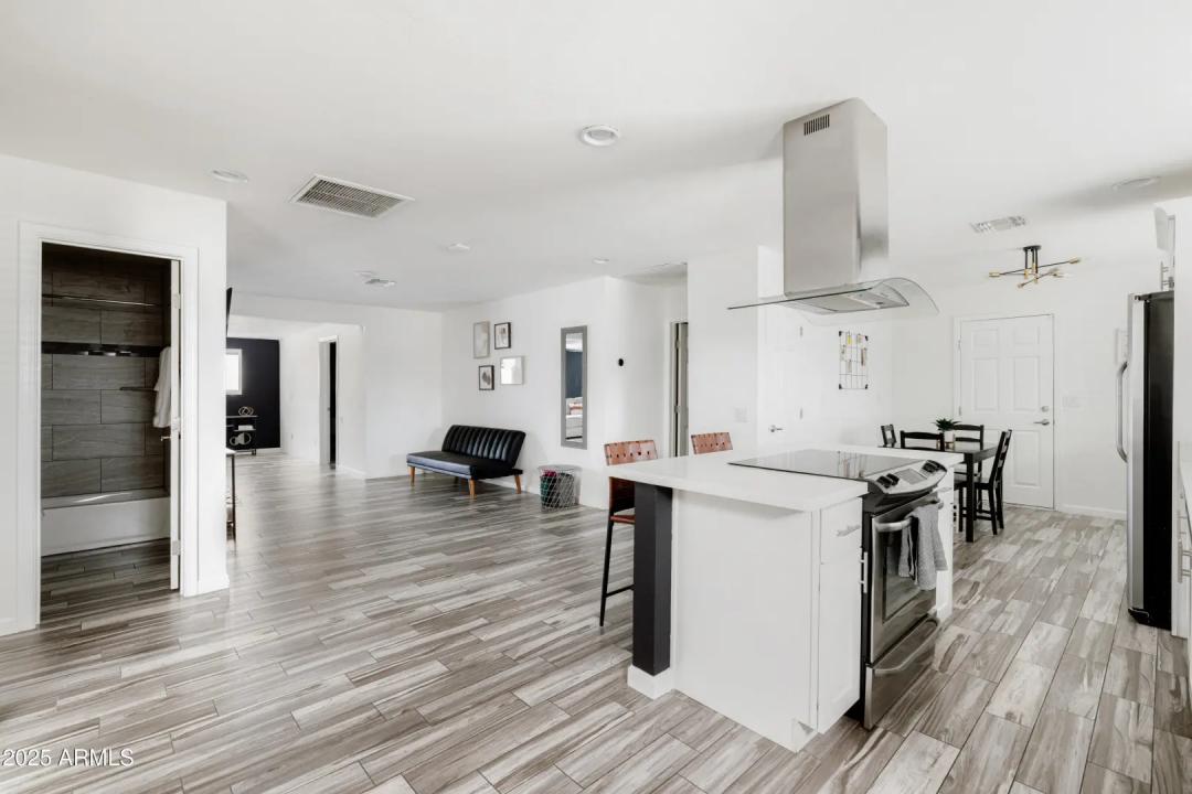 Real Estate Picture 4