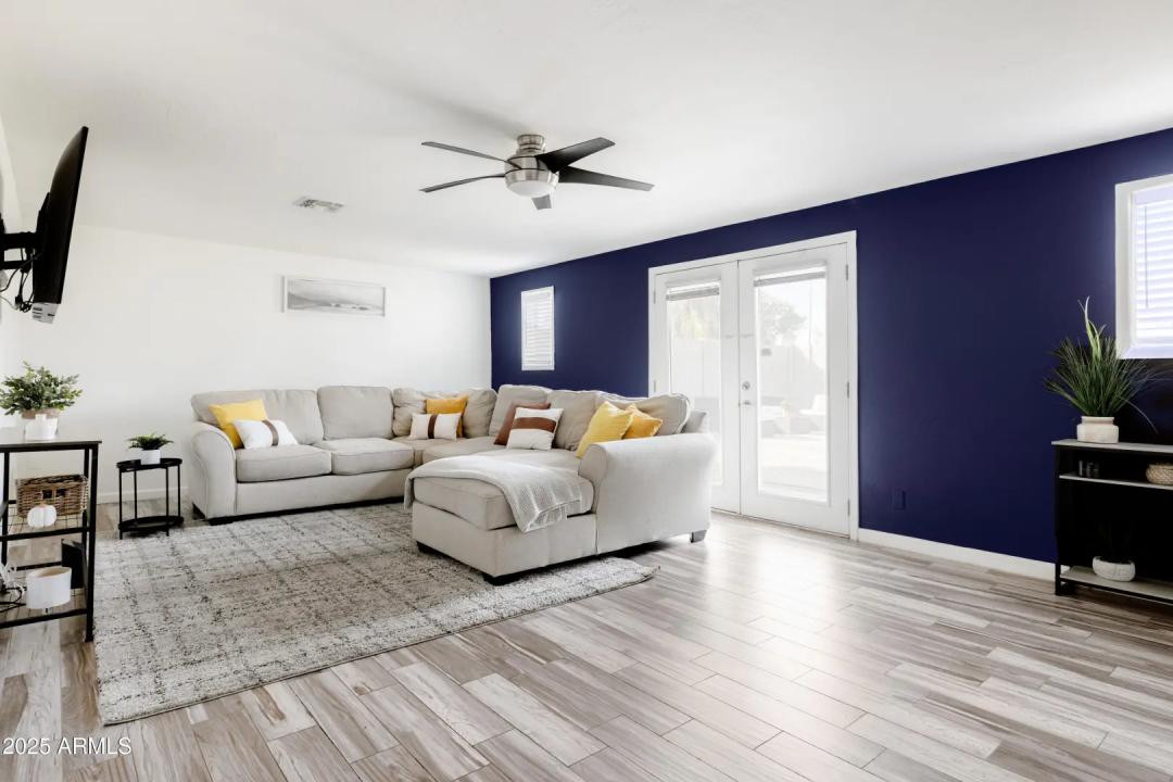 Real Estate Picture 11