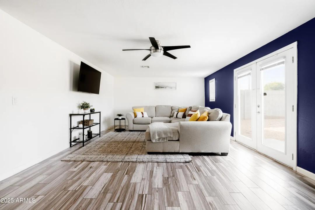 Real Estate Picture 12