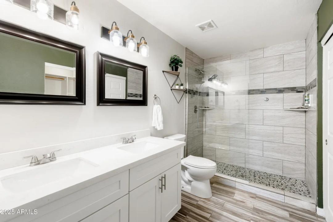 Real Estate Picture 18