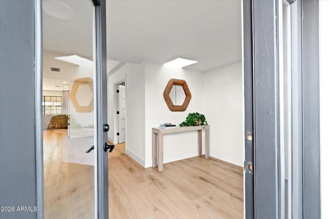 Real Estate Picture 4