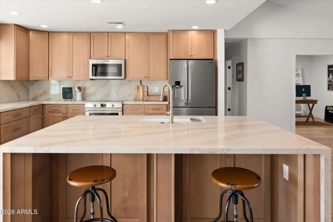 Real Estate Picture 9