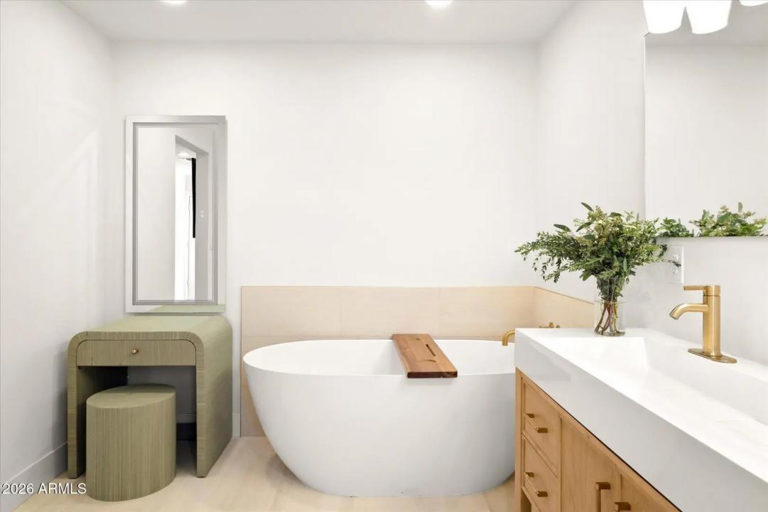 Real Estate Picture 23