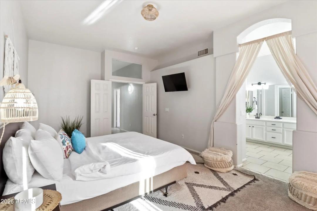 Real Estate Picture 25