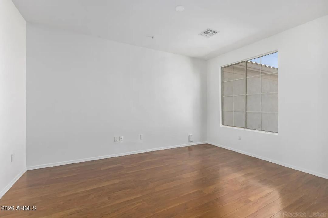 Real Estate Picture 7