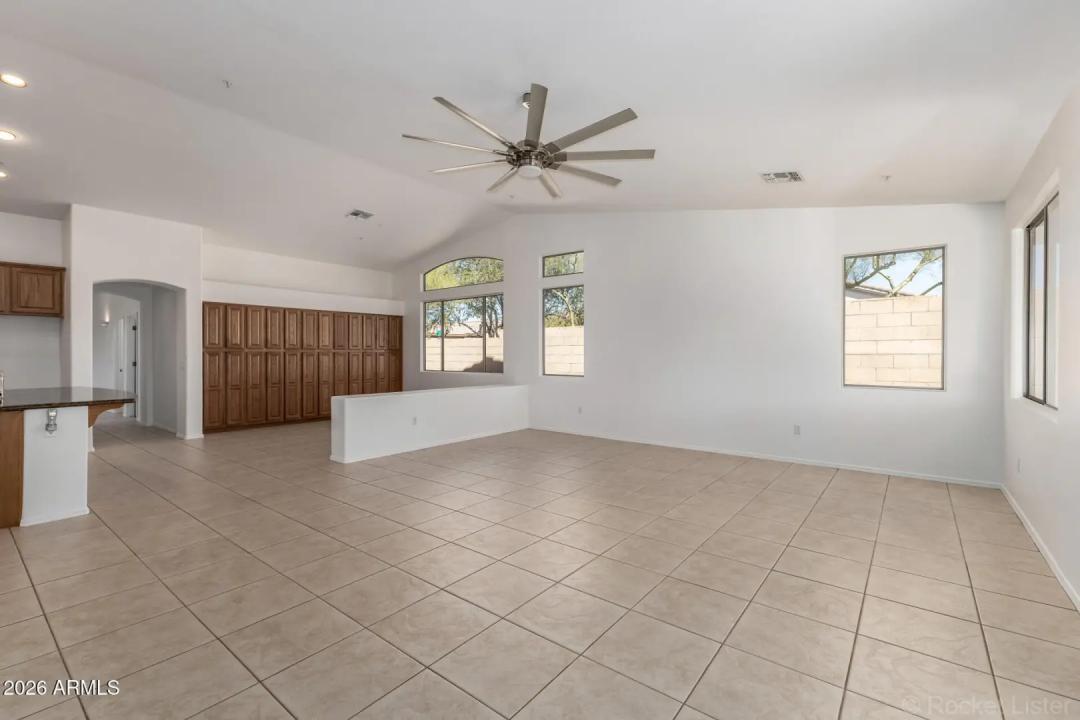 Real Estate Picture 15