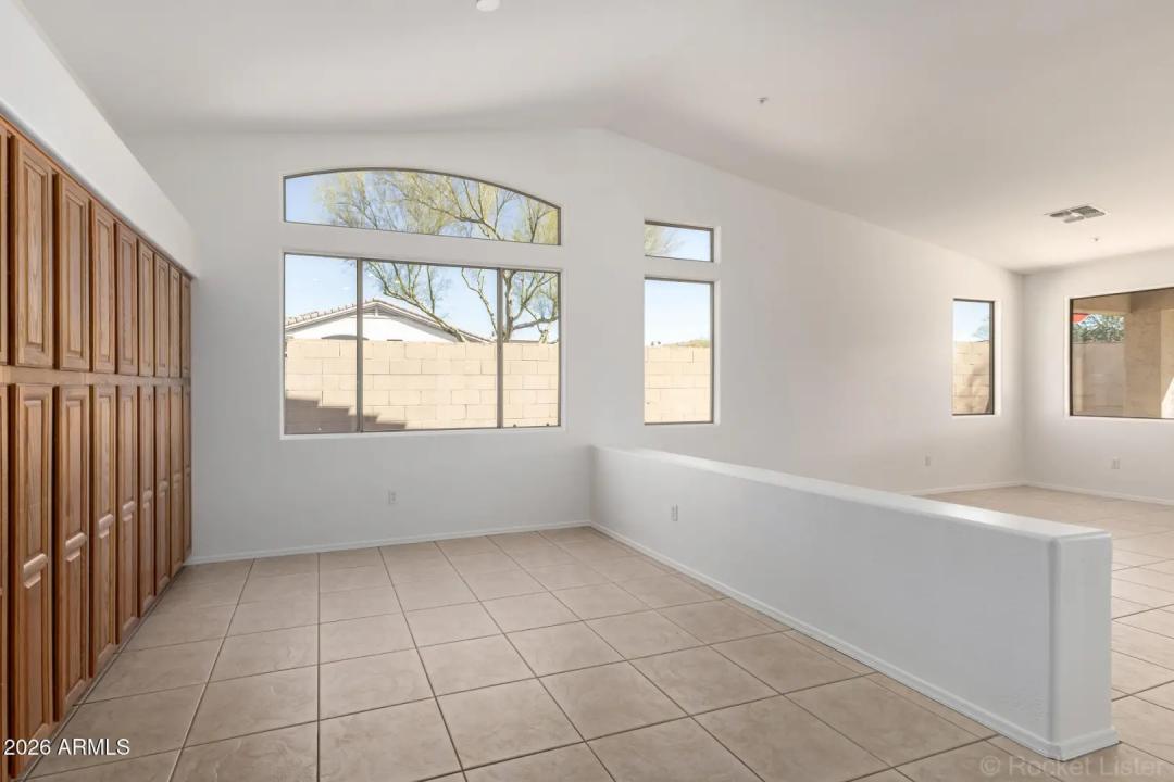 Real Estate Picture 18