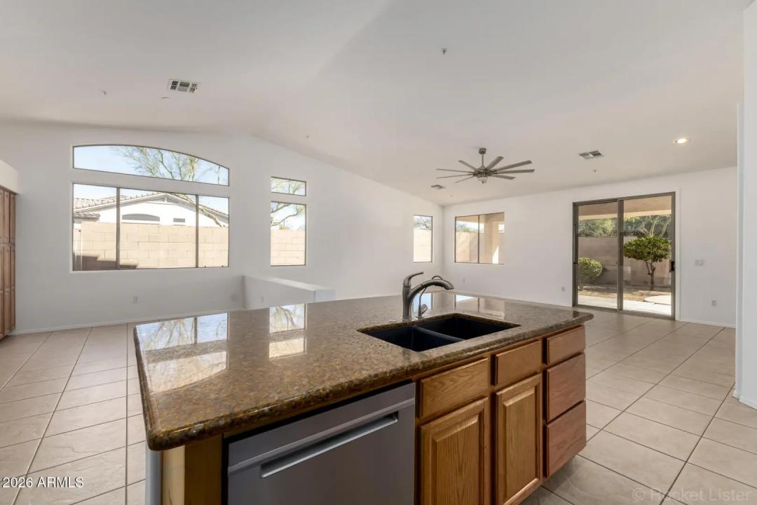 Real Estate Picture 23