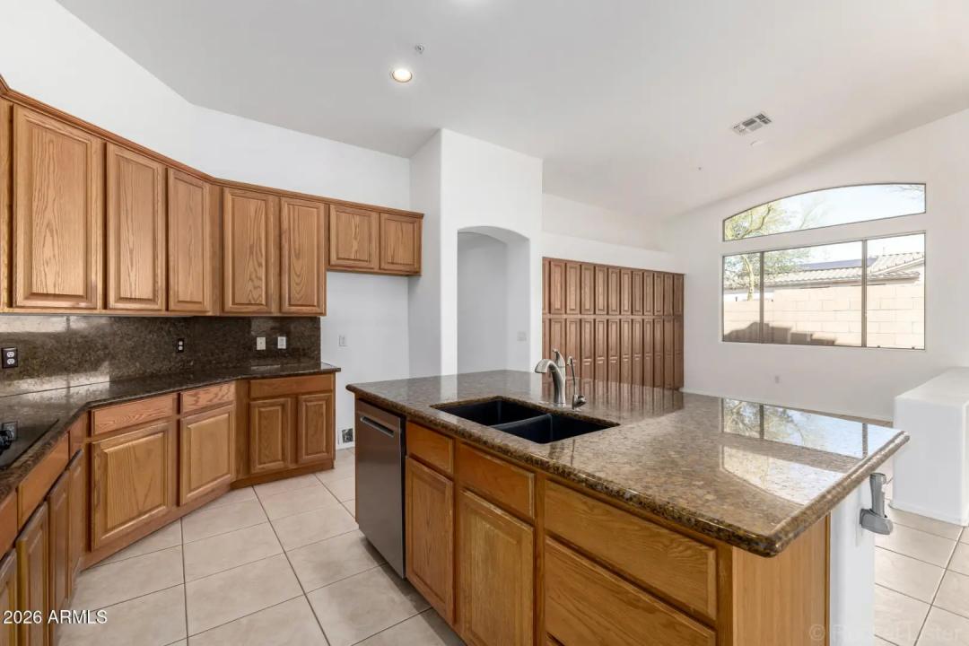 Real Estate Picture 24