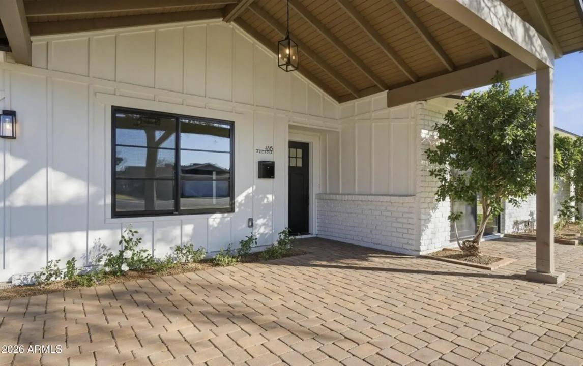 Real Estate Picture 3