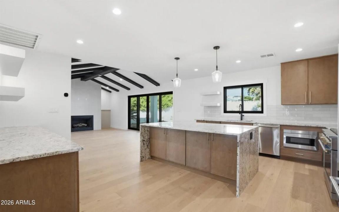 Real Estate Picture 7