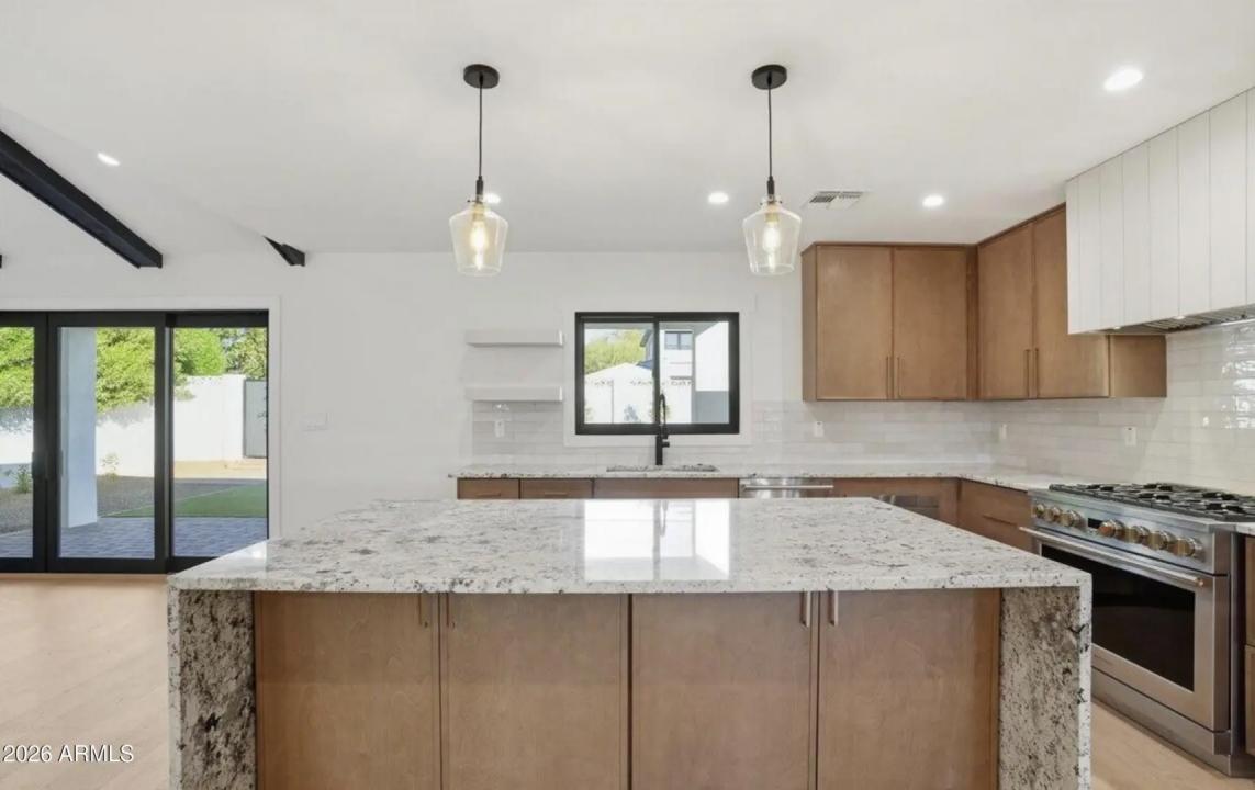 Real Estate Picture 8