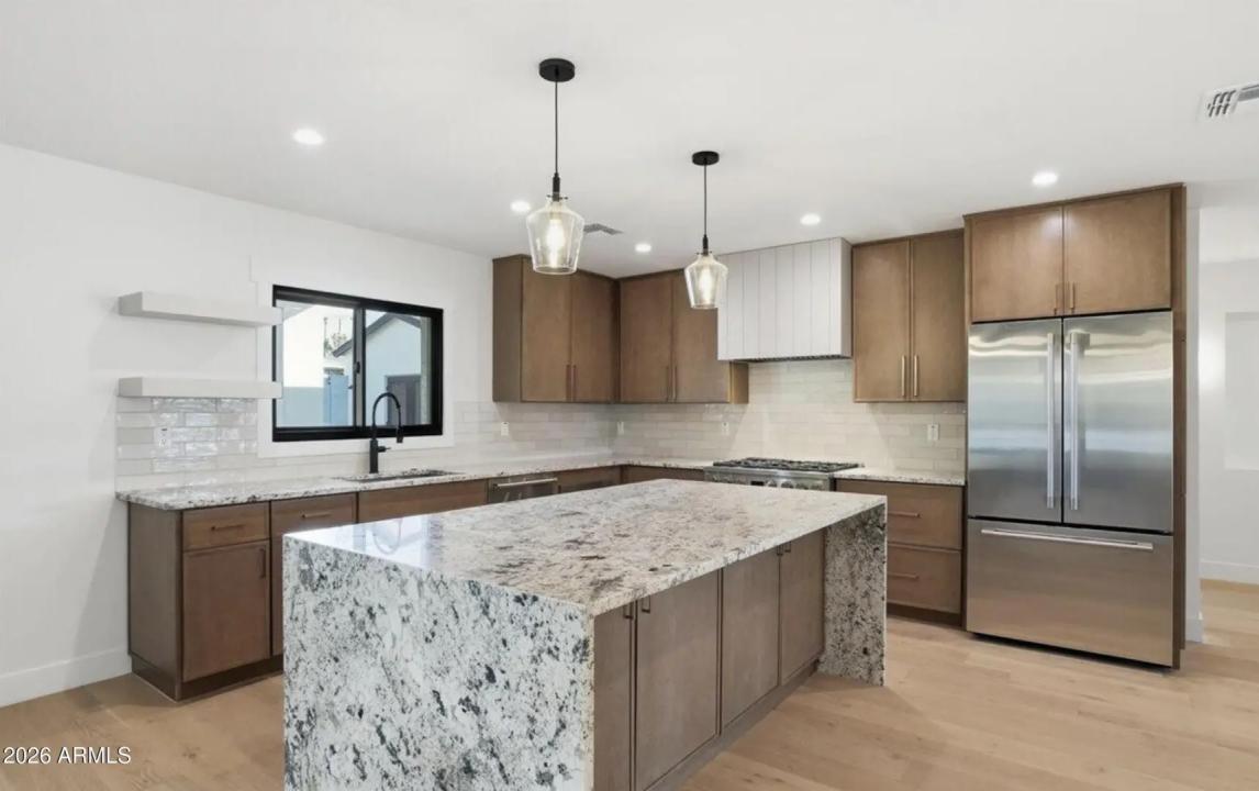 Real Estate Picture 9