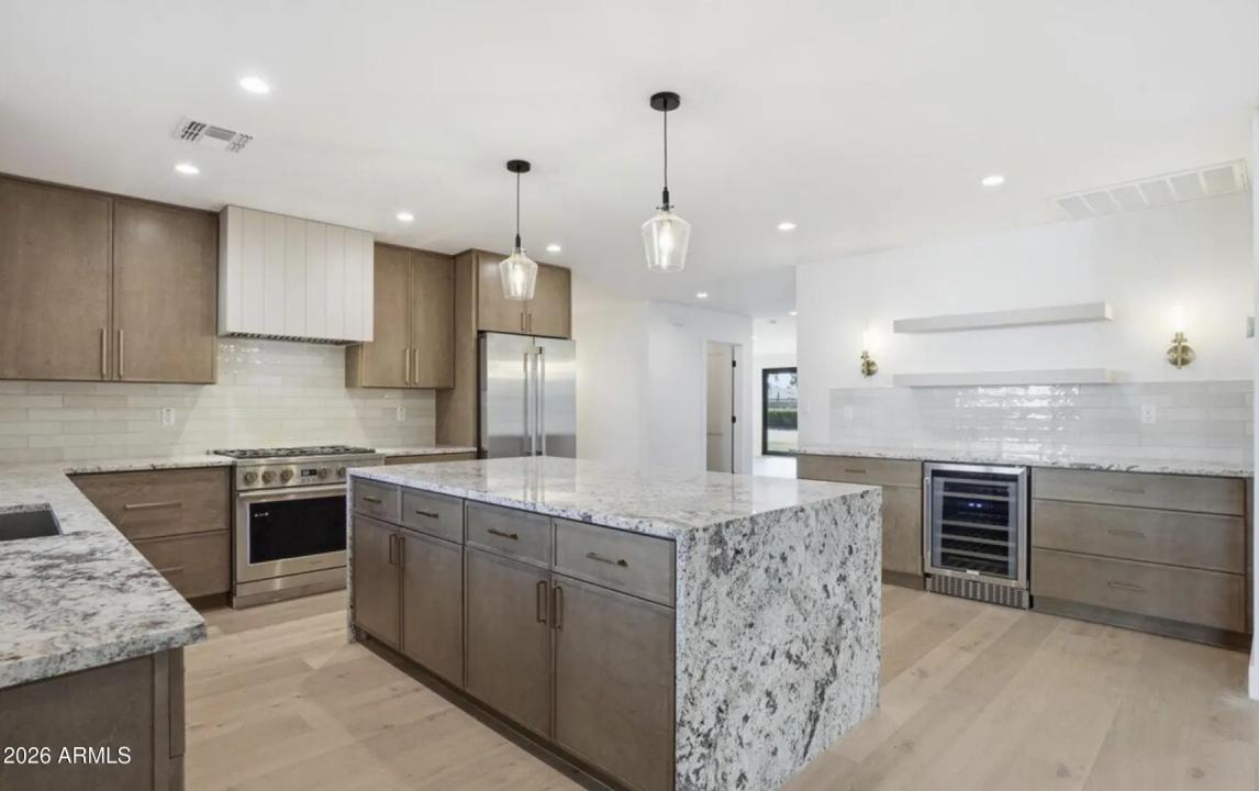 Real Estate Picture 10