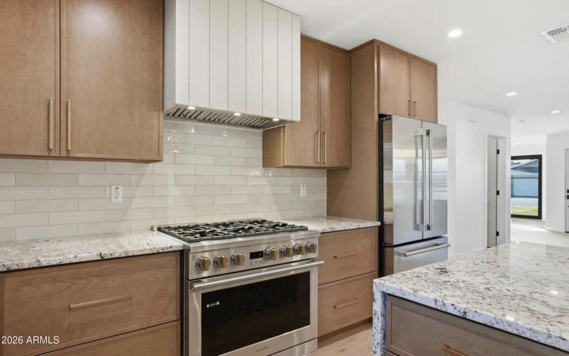 Real Estate Picture 11