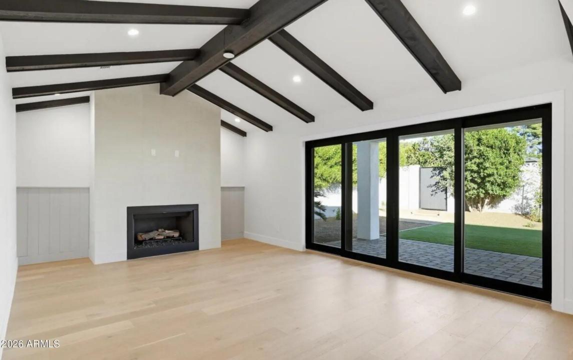 Real Estate Picture 13