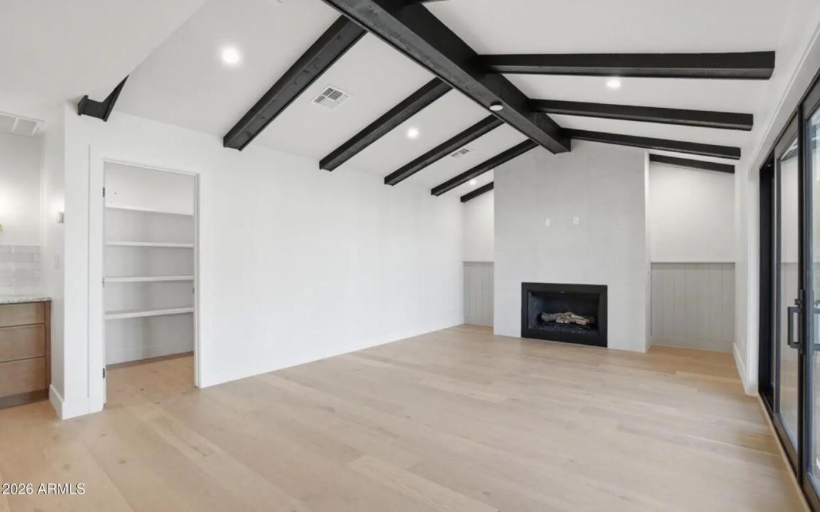 Real Estate Picture 14