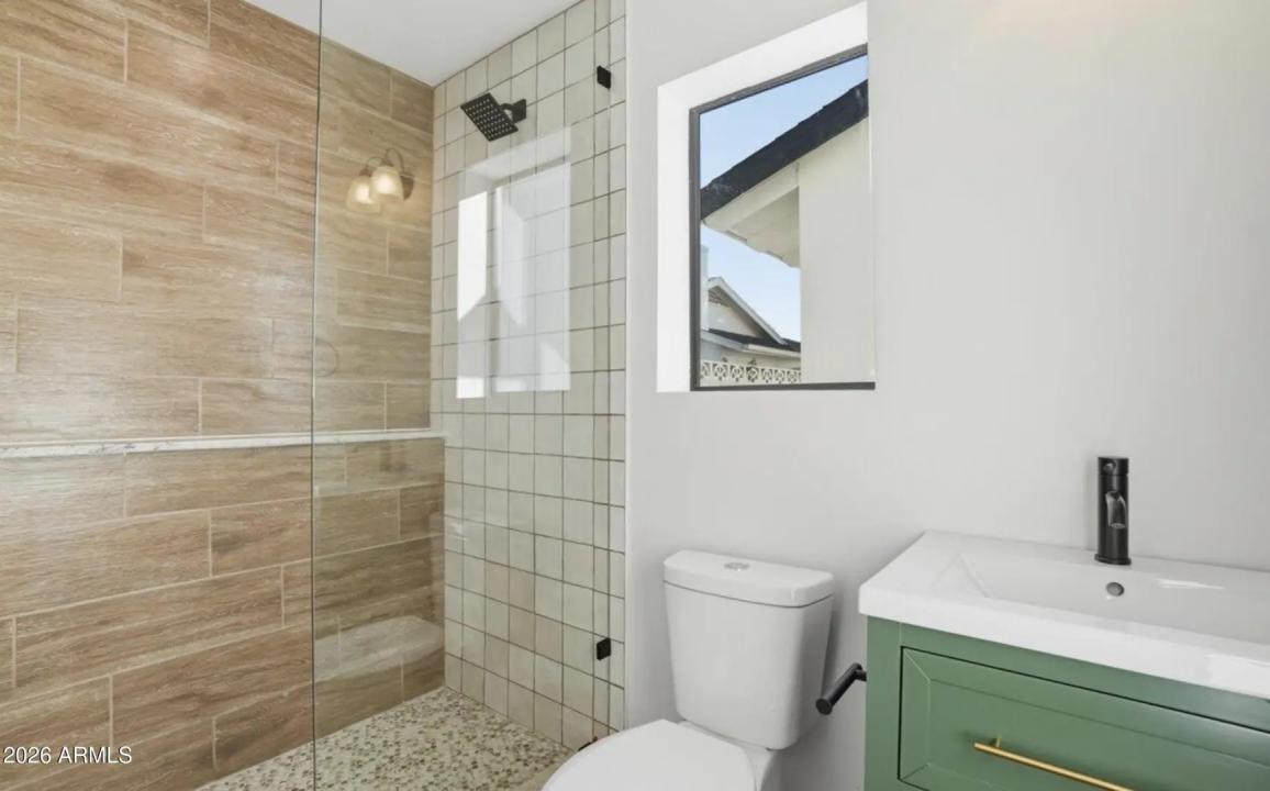 Real Estate Picture 33