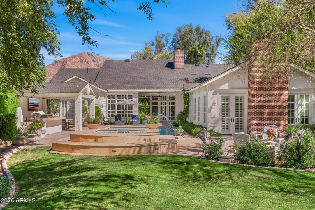 Real Estate Picture 4