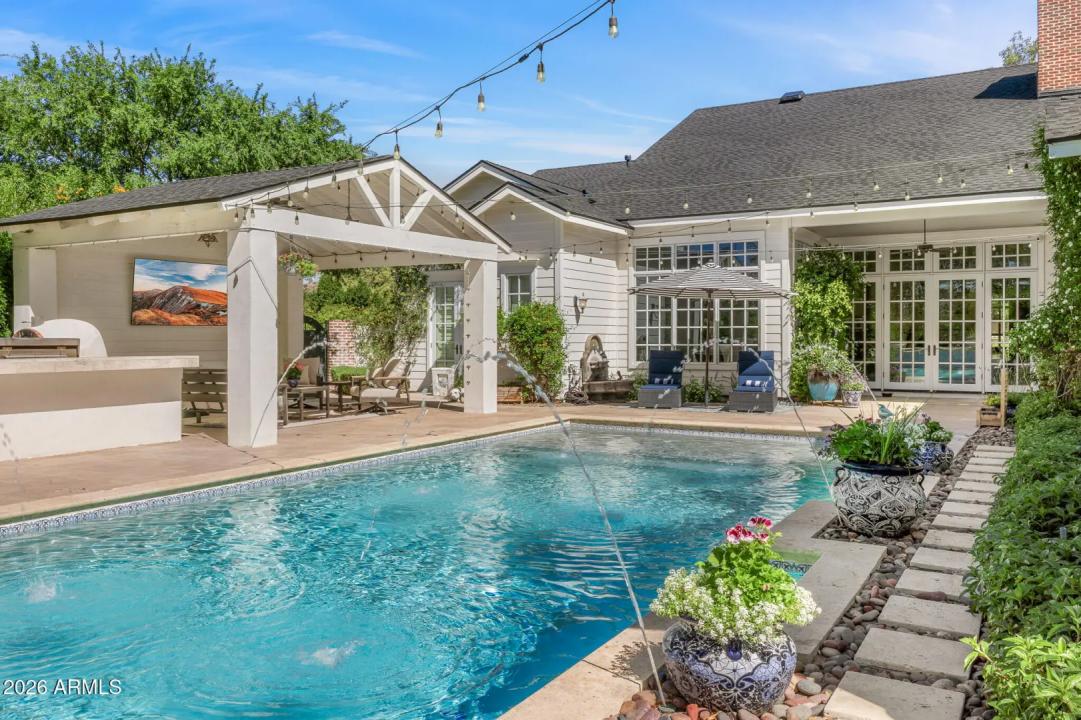 Real Estate Picture 6