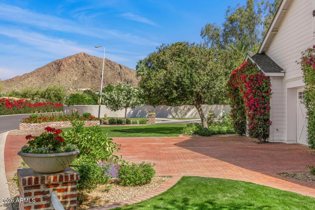 Real Estate Picture 8