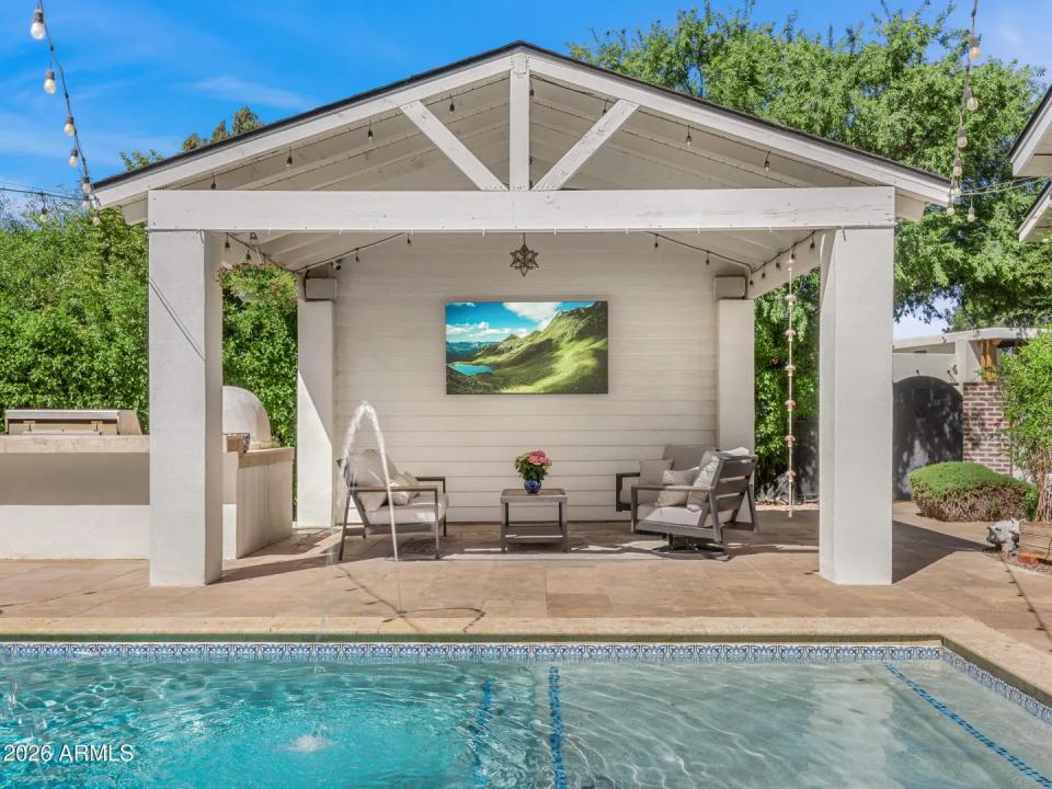 Real Estate Picture 10